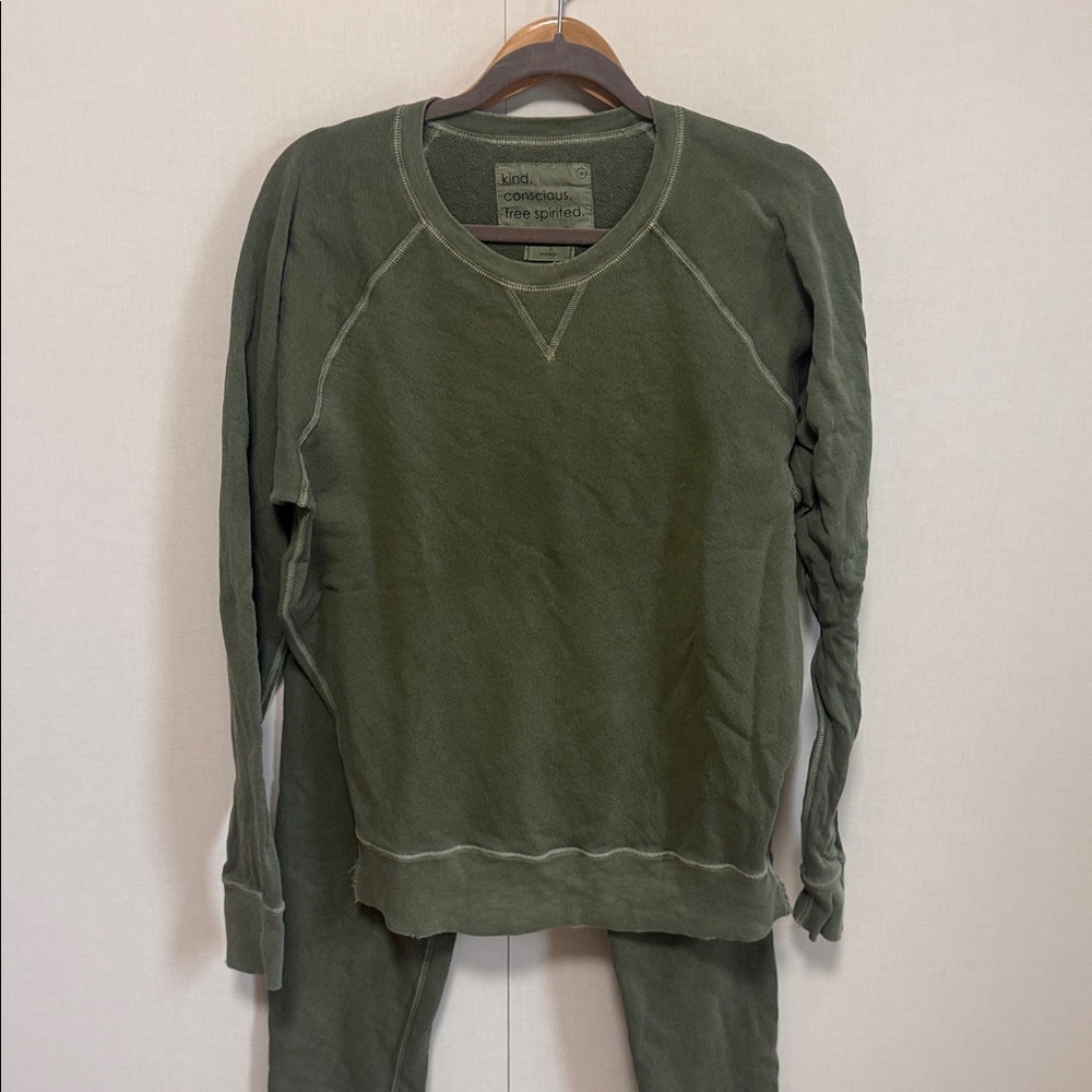 Unsubscribed Women's Green Loungewear Set - Picture 4 of 5